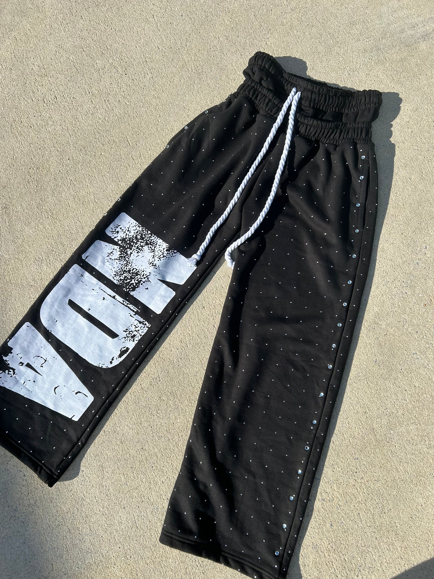 NO DOUBT APPAREL SWEATS