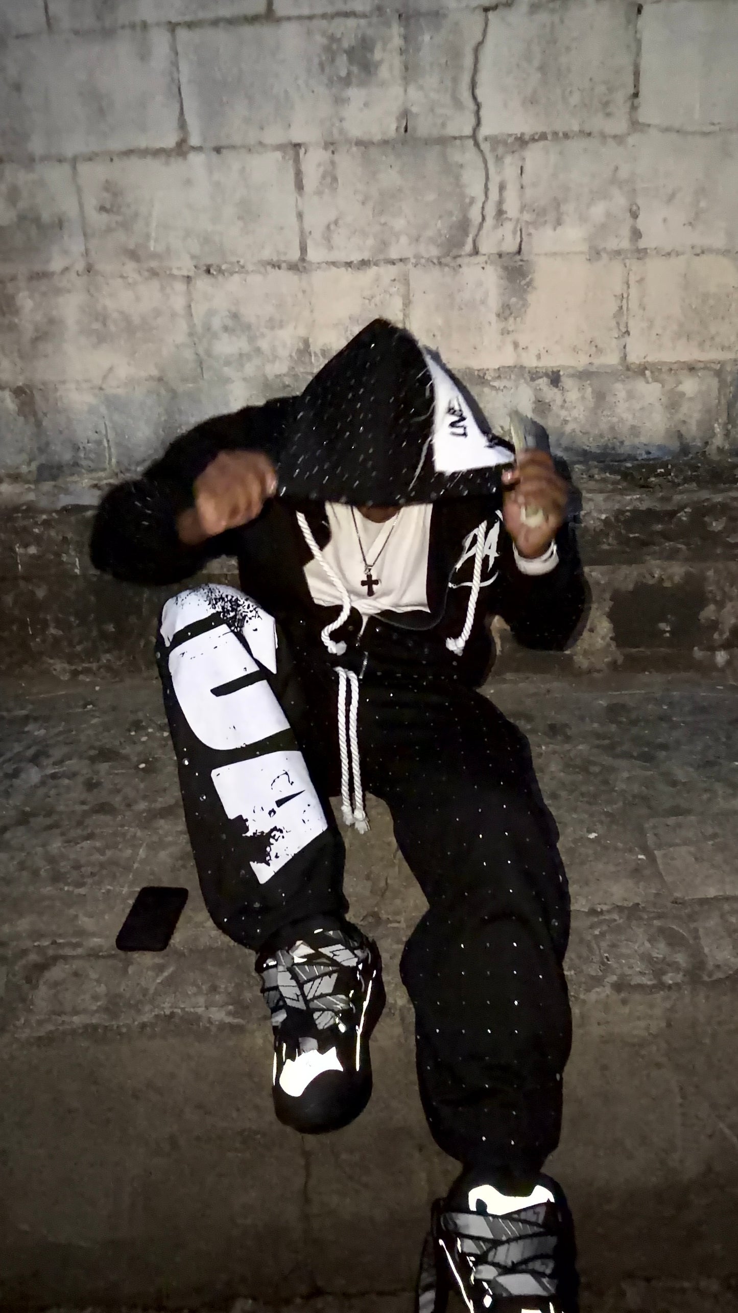 NO DOUBT APPAREL SWEAT SUIT